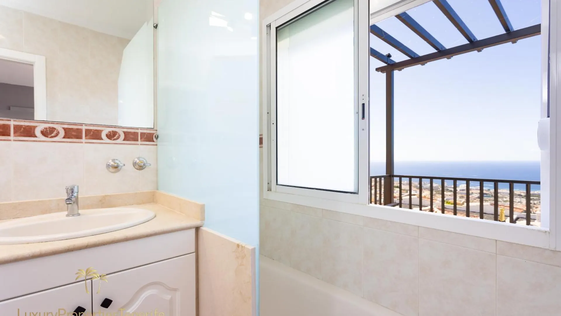 Chalet Yulian 아데제 펜션